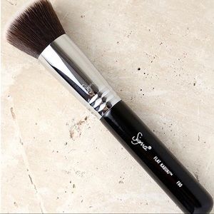 Sigma F80 flat kabuki brush